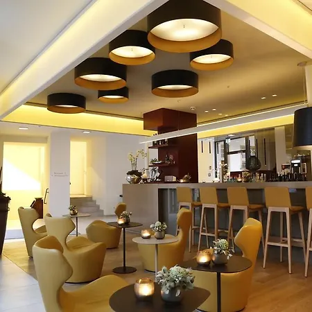 Hotel Weinhaus Henninger 4*