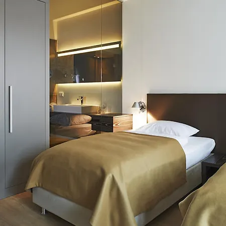 Hotel Weinhaus Henninger 4*