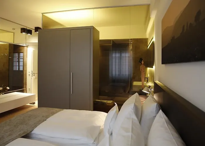 Weinhaus Henninger Kallstadt