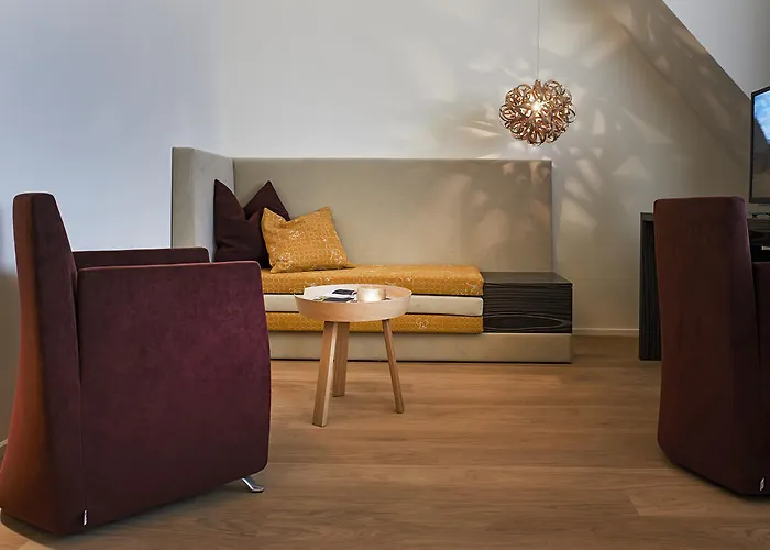 Hotel Weinhaus Henninger 4*